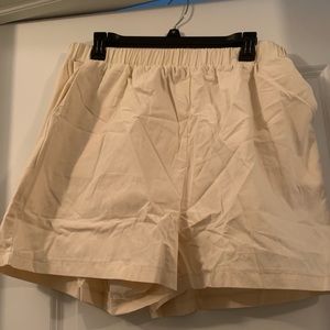 No stretch tan pocket shorts size 0XL